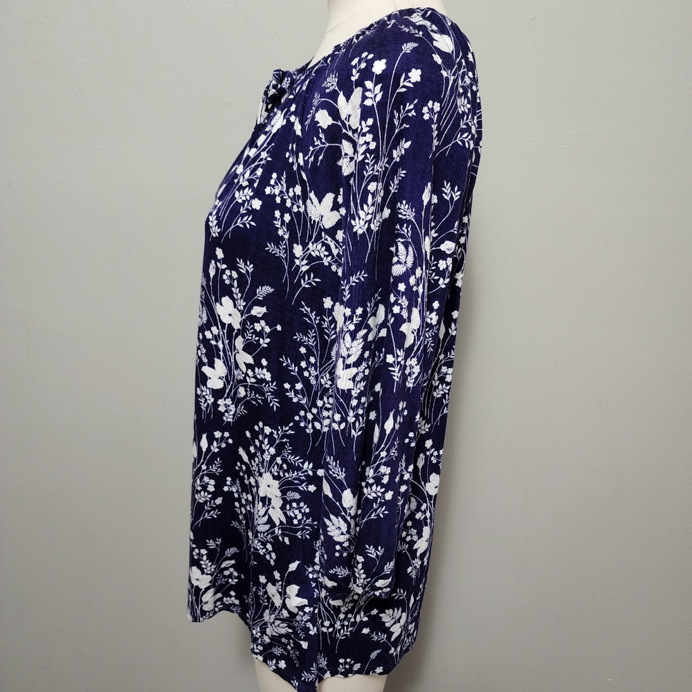 Lularoe Debra blue floral knit peasant blouse size small (6/8) - Picture 4 of 8